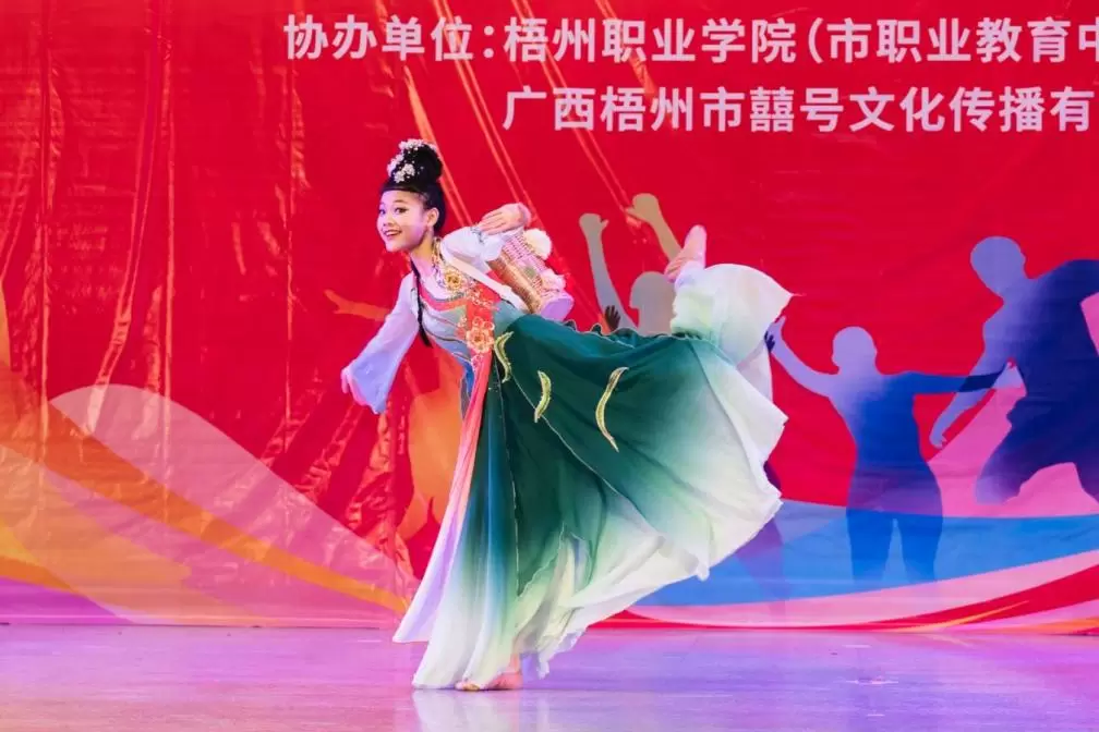 b3d708438af014ed_html_31784b47a4dd245c